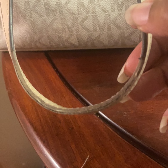 Micheal Kors Tote - Picture 6 of 15